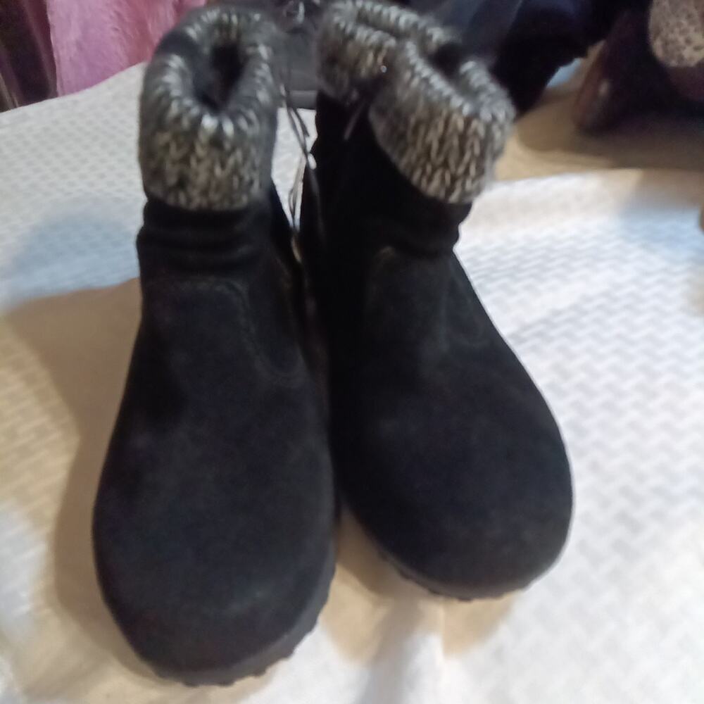 Khombu Laura All-weather Black Suede Winter Ankle Boot Size 8 New No Box Women's